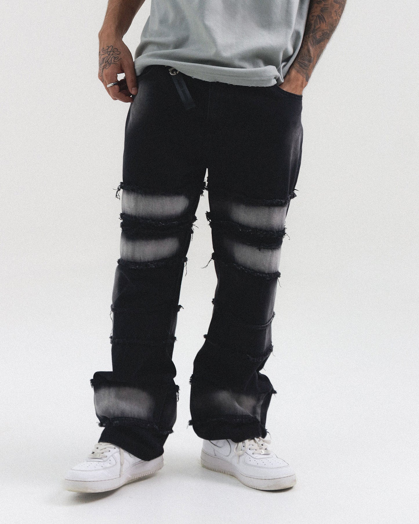 EDGE RIPPED JEANS
