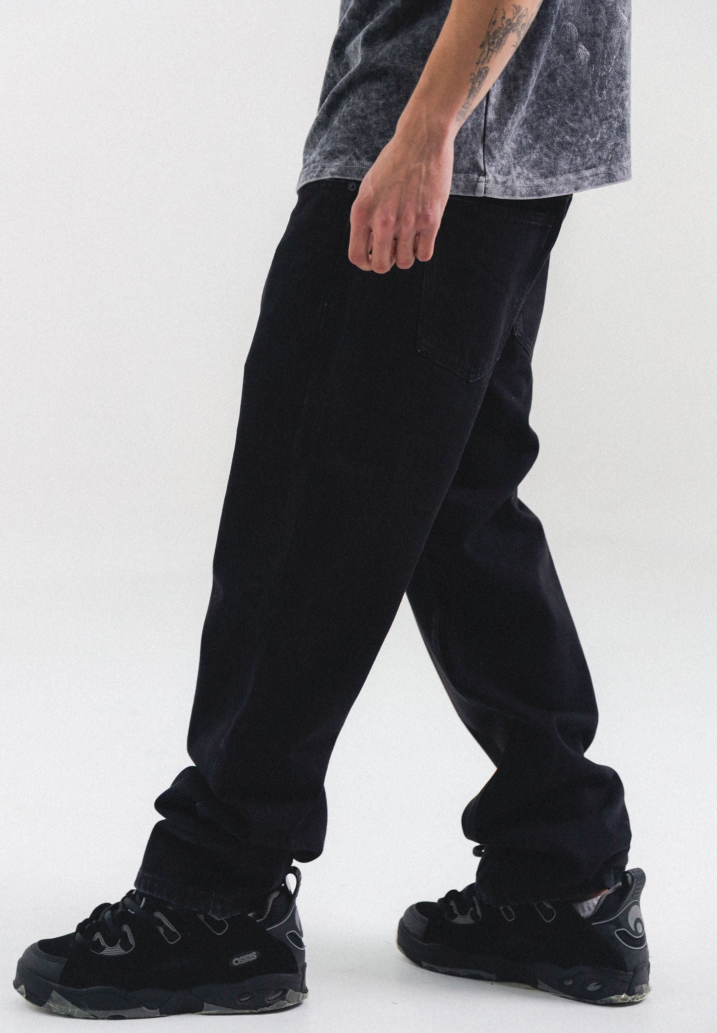 BASIC BLACK JEANS