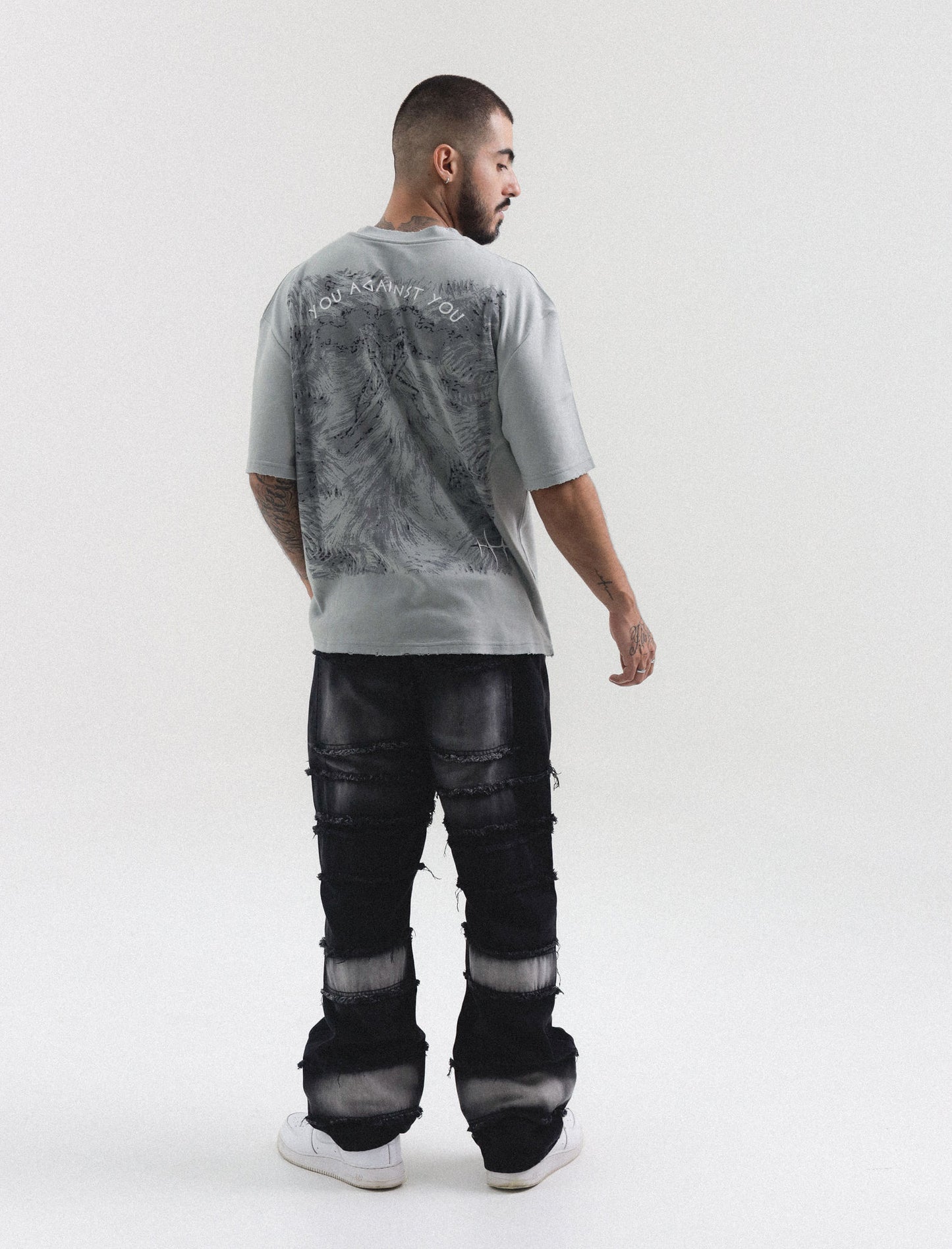 EDGE RIPPED JEANS