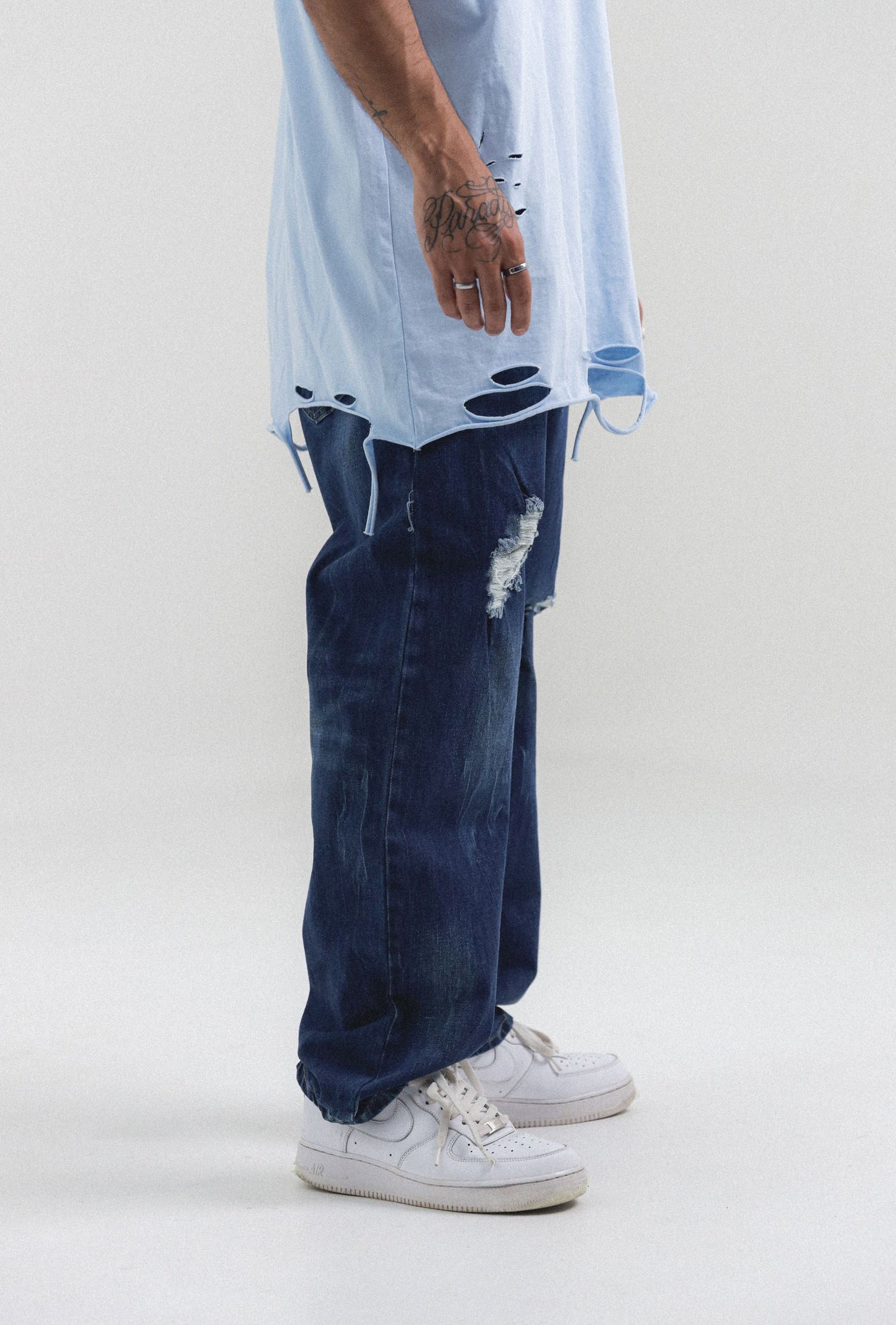 STRAIGHT STONEWASH JEANS